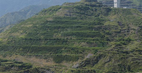 从“工业伤痕”到“青山绿水”的美丽蝶变——四大队承接的尖山排土场修复入...