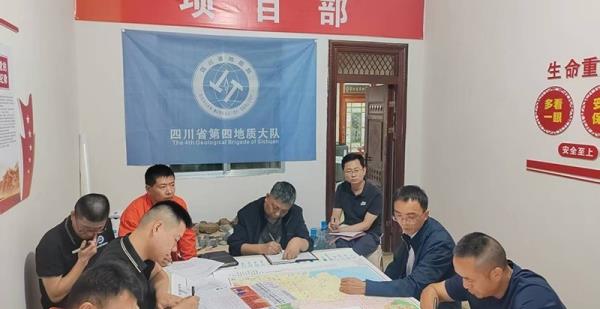 凝聚五一劳动力量 铸就找矿辉煌篇章｜许家斌率队到会理红泥坡项目慰问检查...